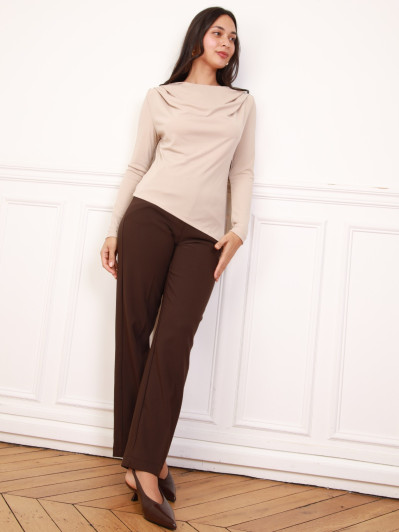 Top asymétrique et drapé beige