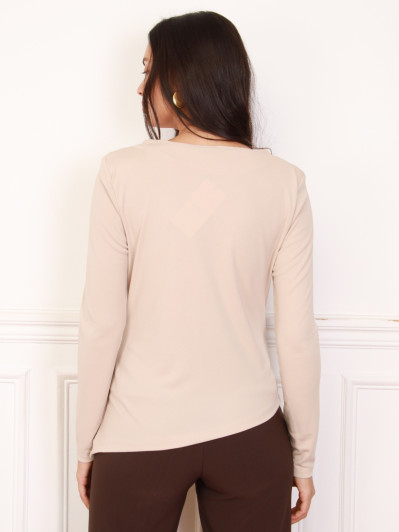 Top asymétrique et drapé beige