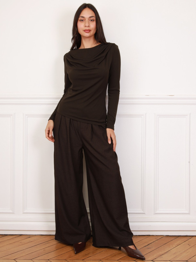 Top asymétrique et drapé marron