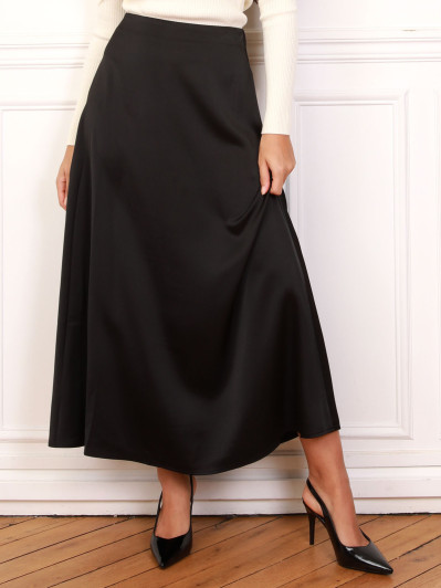 Jupe longue évasée en satin noire