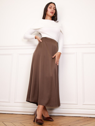Jupe longue évasée en satin marron