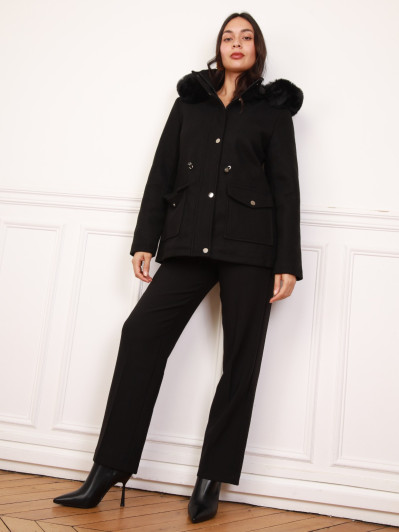 Manteau noir à capuche en fausse fourrure