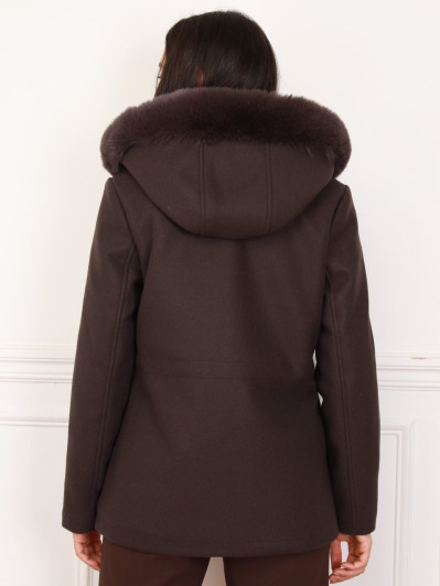 Manteau marron à capuche en fausse fourrure