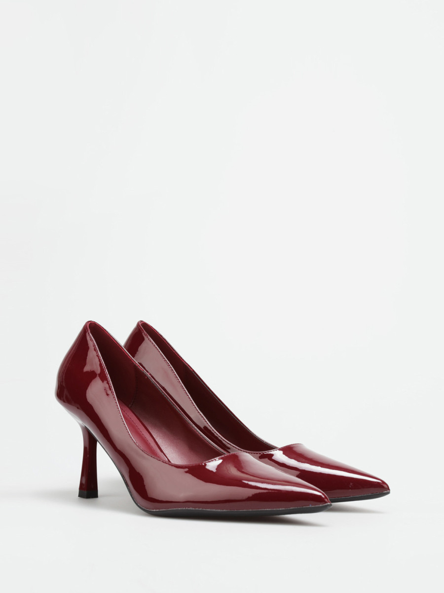 Escarpin vernis rouge vordeaux à talon fin