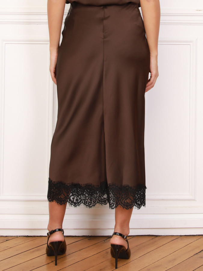 Jupe marron en satin avec dentelle