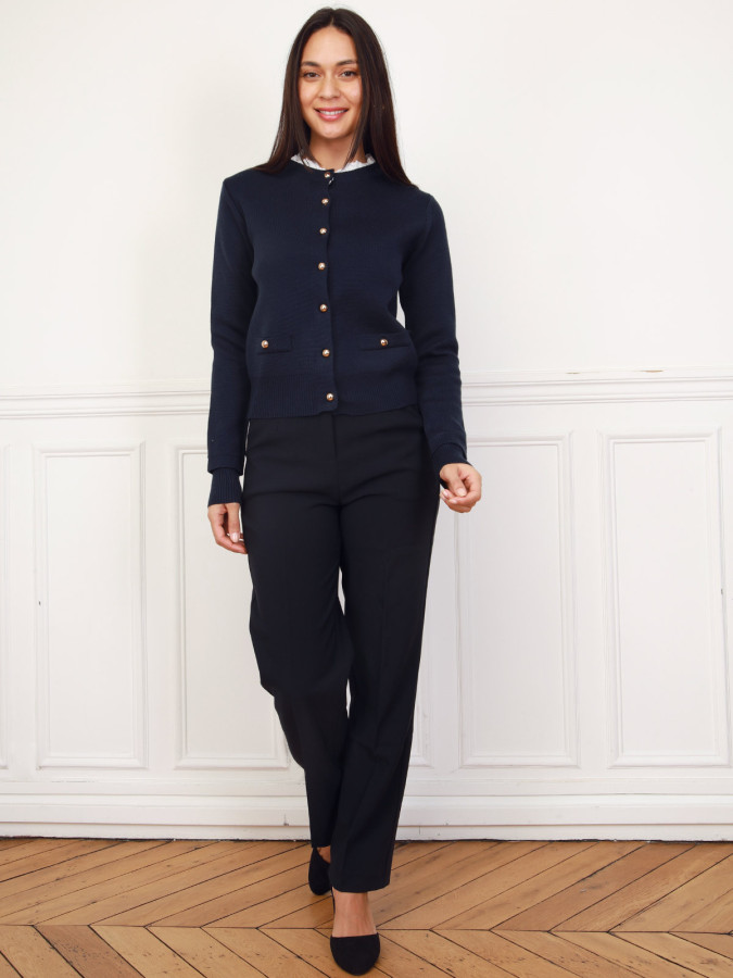 Cardigan boutonné bleu marine à col broderie