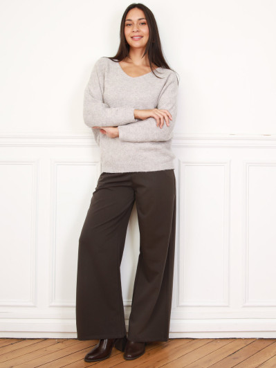 Pull beige foncé à manches chauve-souris