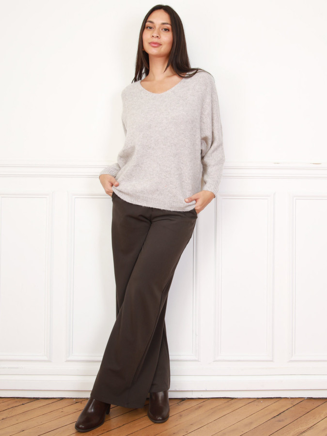 Pull beige foncé à manches chauve-souris