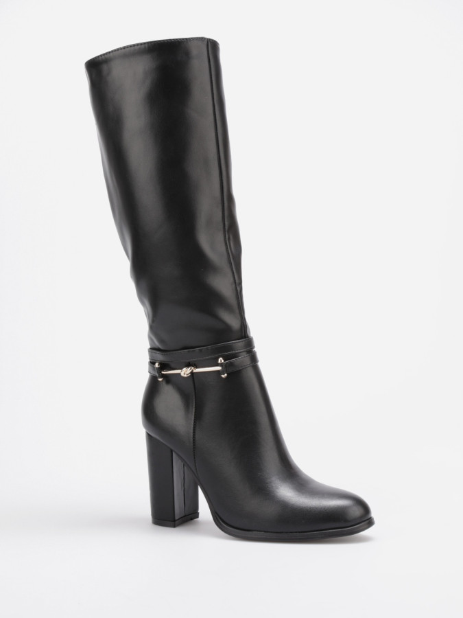 Bottes en simili noires à bride décorative