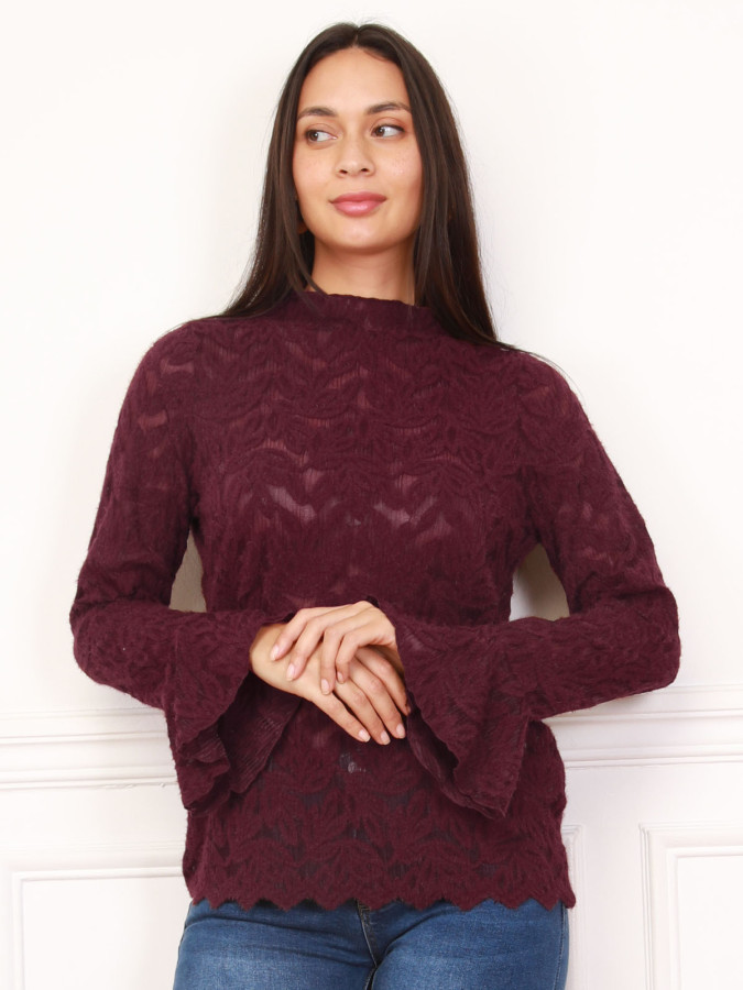 Top bordeaux en dentelle à motifs fleurs