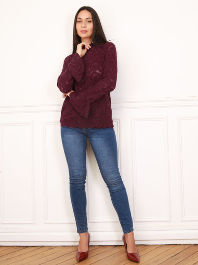 Top bordeaux en dentelle à motifs fleurs