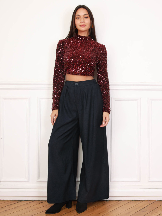 Crop top bordeaux en velours, sequins et perles