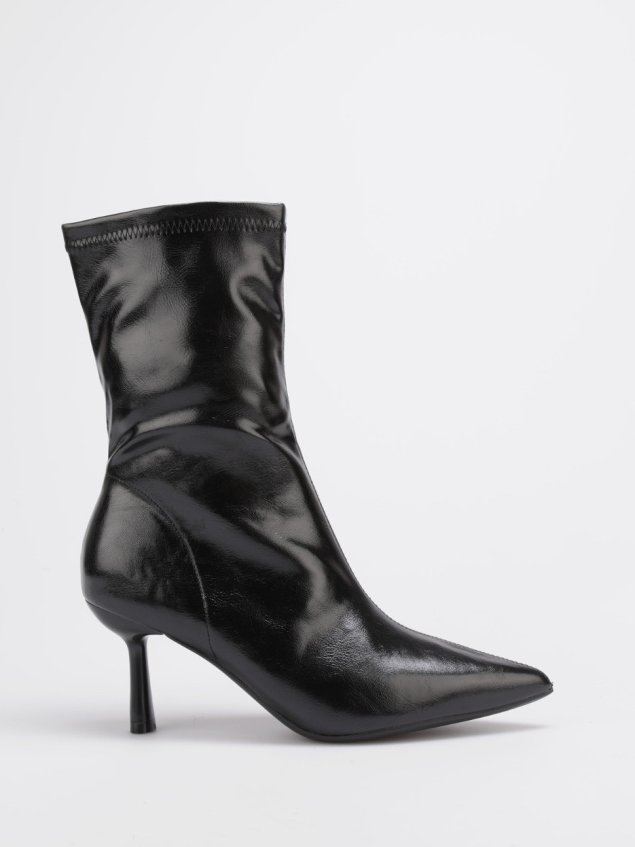 Bottines vernies noires à talon bobine