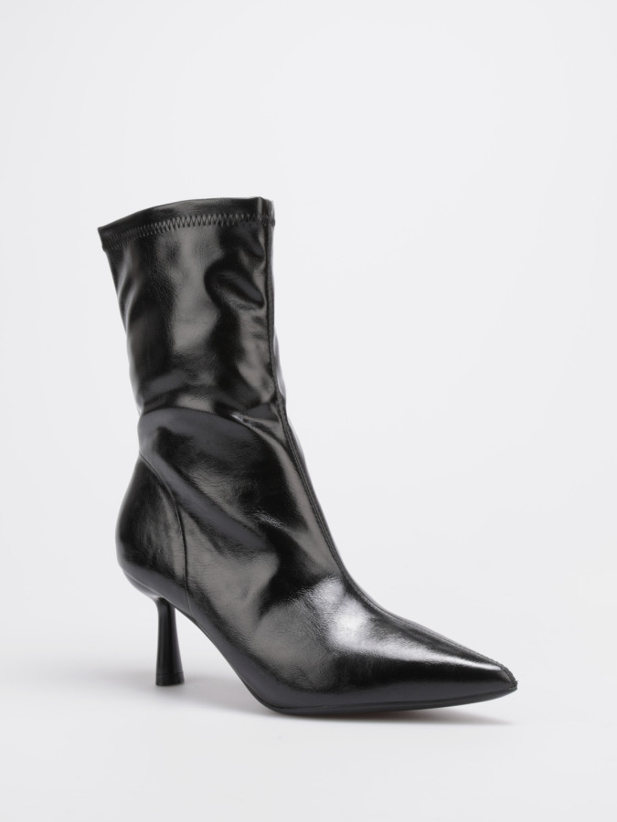 Bottines vernies noires à talon bobine