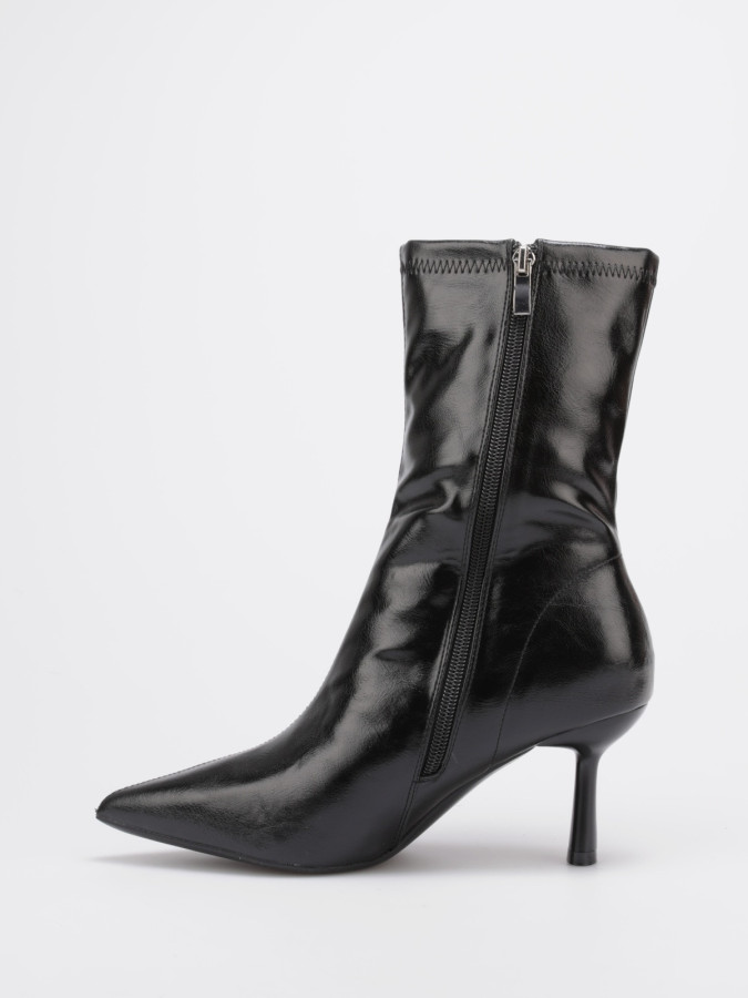 Bottines vernies noires à talon bobine