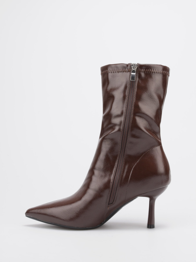 Bottines vernies marron à talon bobine