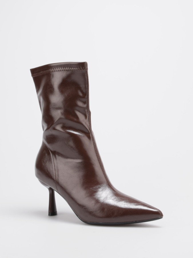 Bottines vernies marron à talon bobine
