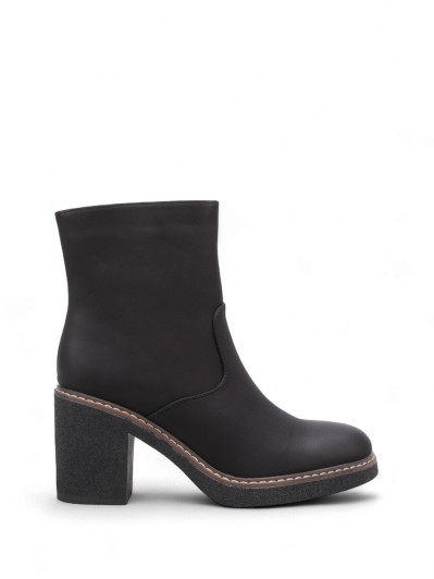 Bottines nubuck noires à coutures contrastantes