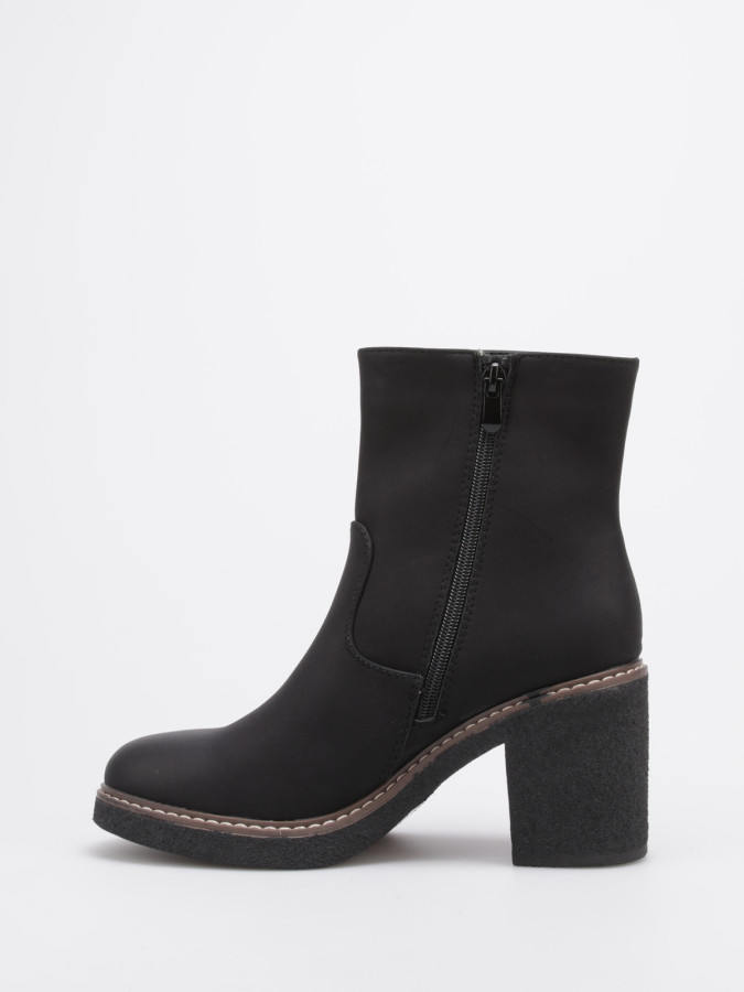 Bottines nubuck noires à coutures contrastantes