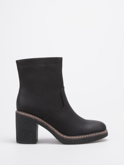 Bottines nubuck noires à coutures contrastantes