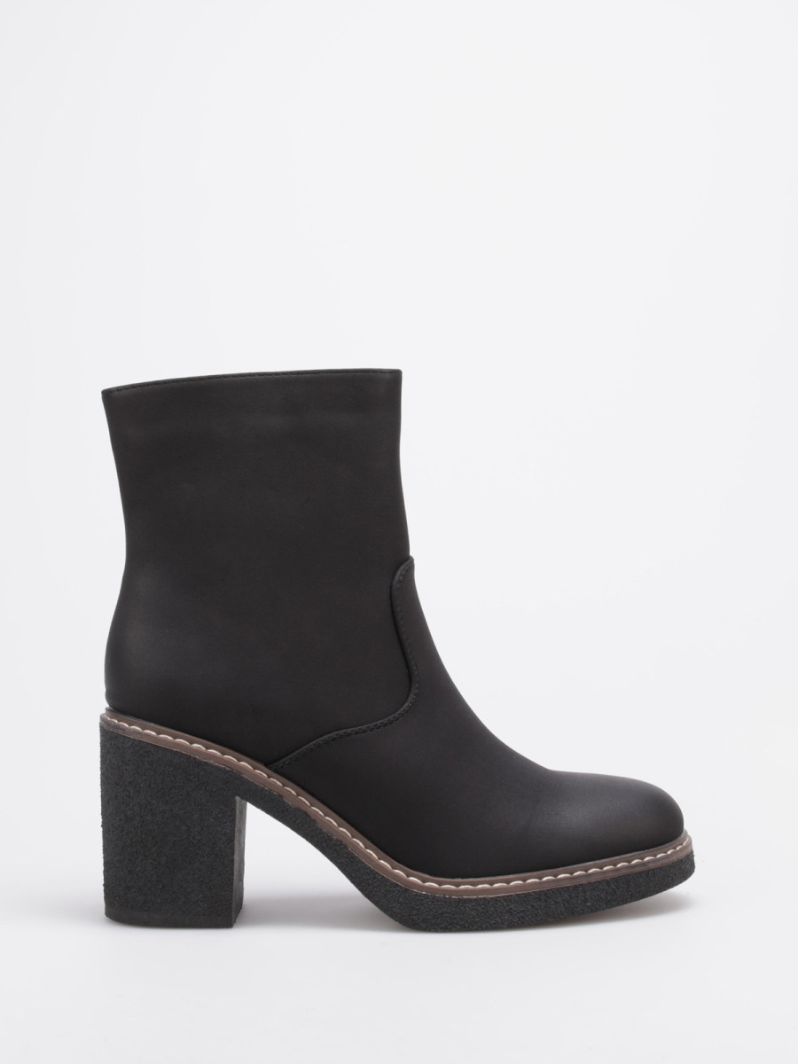 Bottines nubuck noires à coutures contrastantes