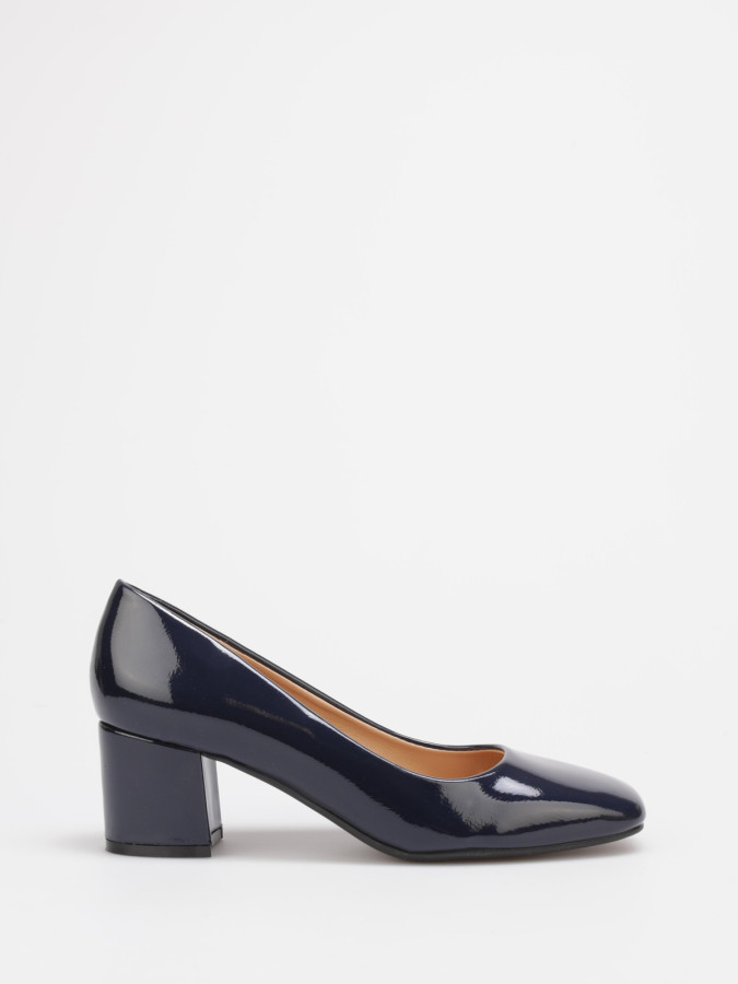 Escarpins vernis bleu foncé à talon bloc et bout carré