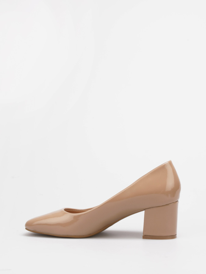 Escarpins vernis taupe à talon bloc et bout carré