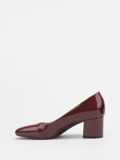Escarpins vernis bordeaux à talon bloc et bout carré