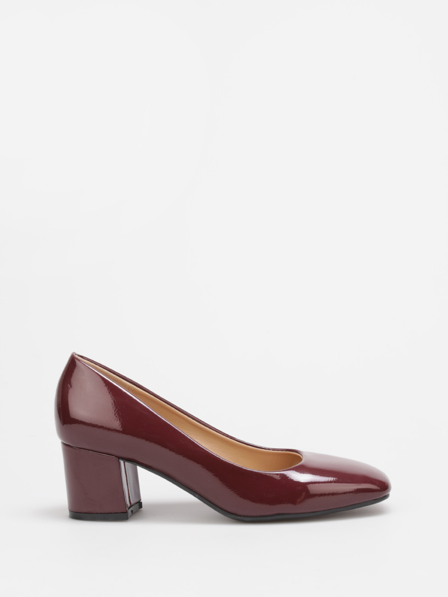Escarpins vernis bordeaux à talon bloc et bout carré