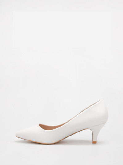 Escarpins blancs pointus à talon fin