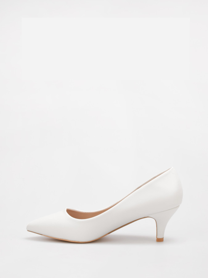 Escarpins blancs pointus à talon fin