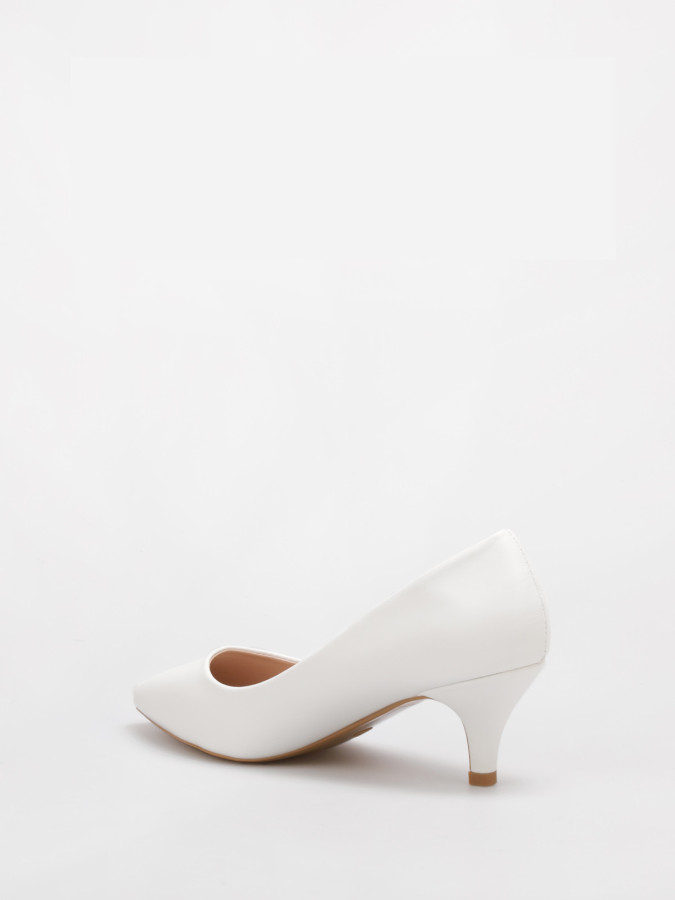 Escarpins blancs pointus à talon fin