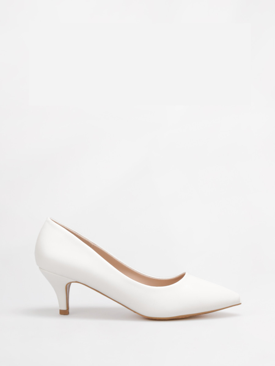 Escarpins blancs pointus à talon fin