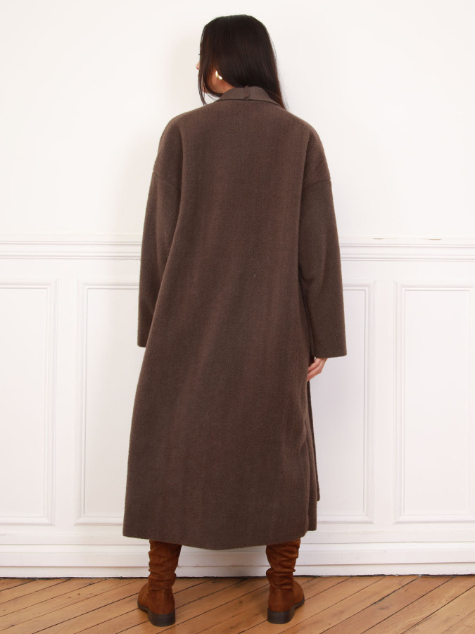 Gilet long en maille bouclette marron et à poches