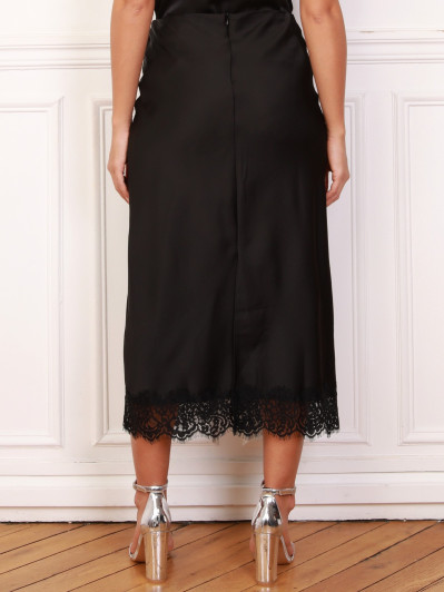 Jupe noire en satin avec dentelle