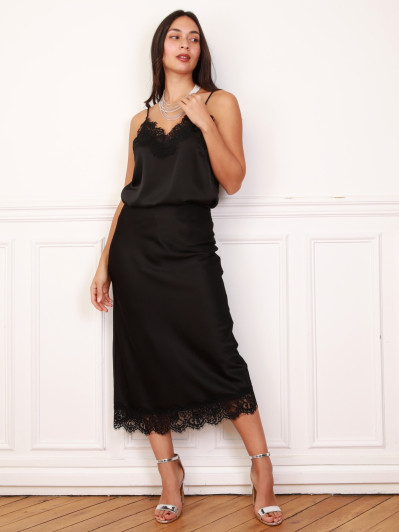 Jupe noire en satin avec dentelle