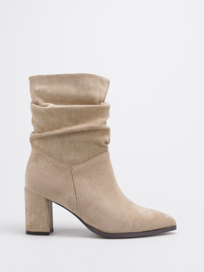 Bottines plissées en suédine taupe