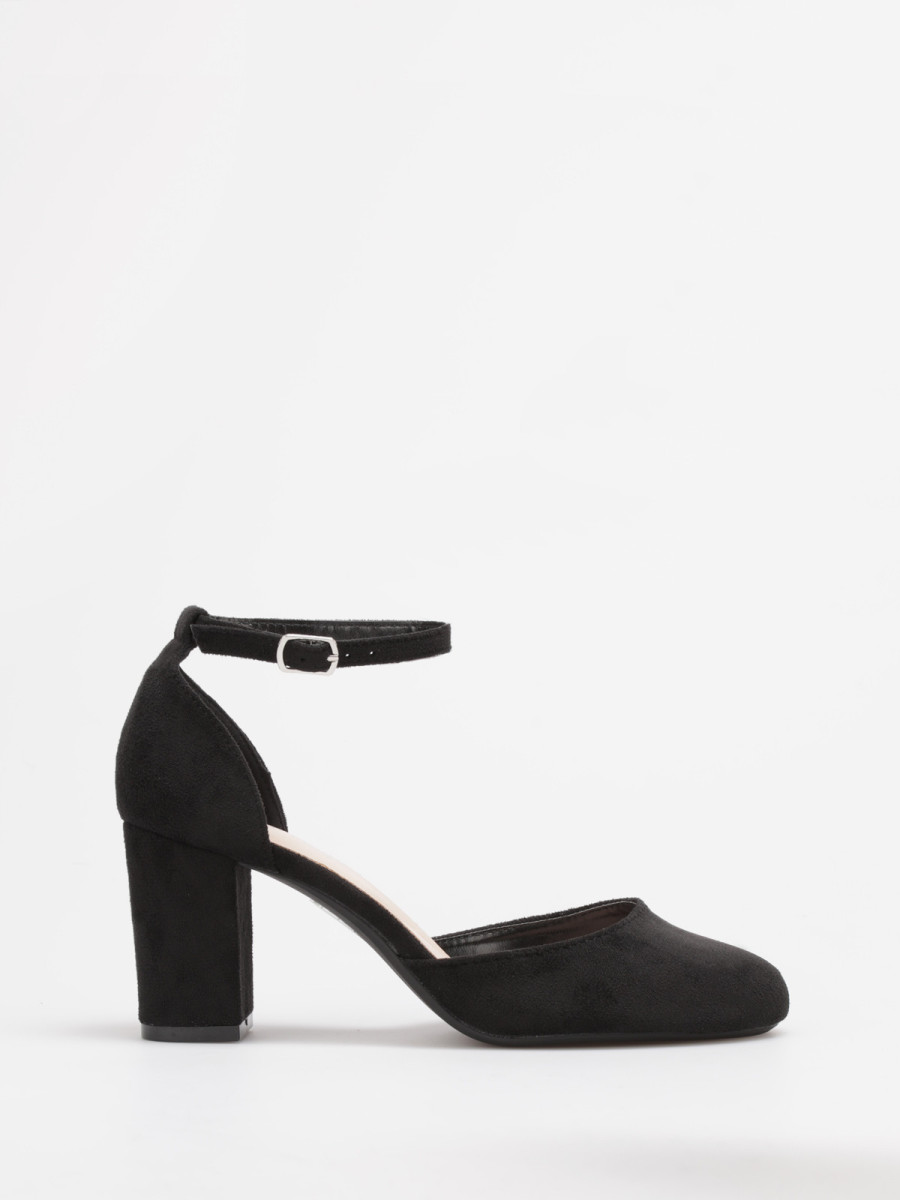 Escarpins noirs en suédine à bride