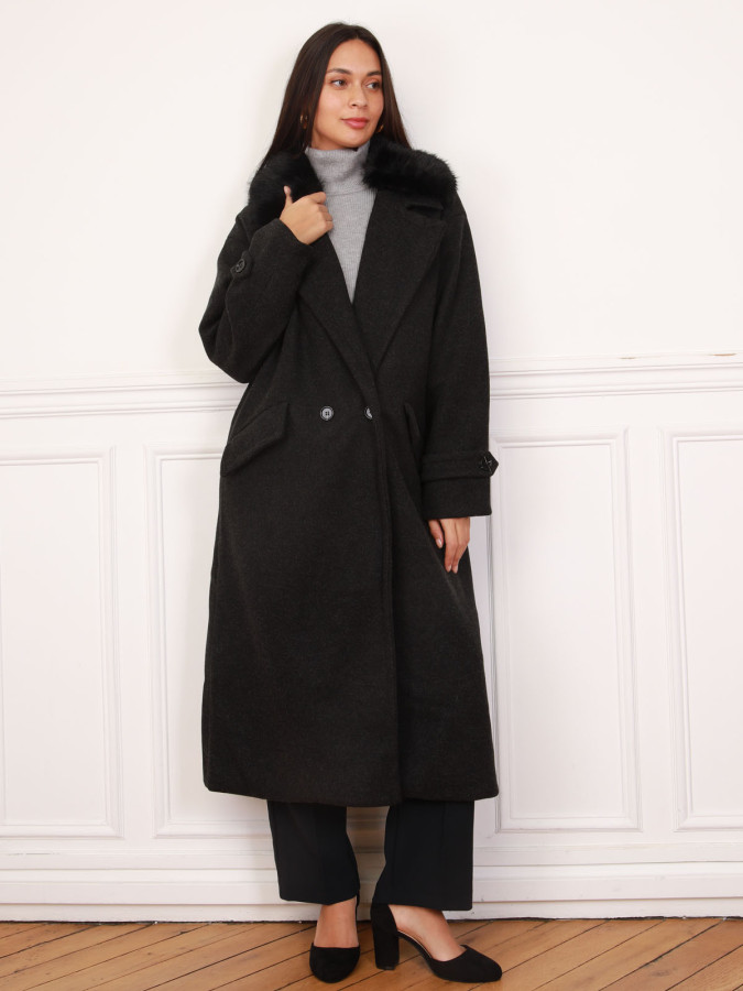 Manteau long noir à col fausse fourrure