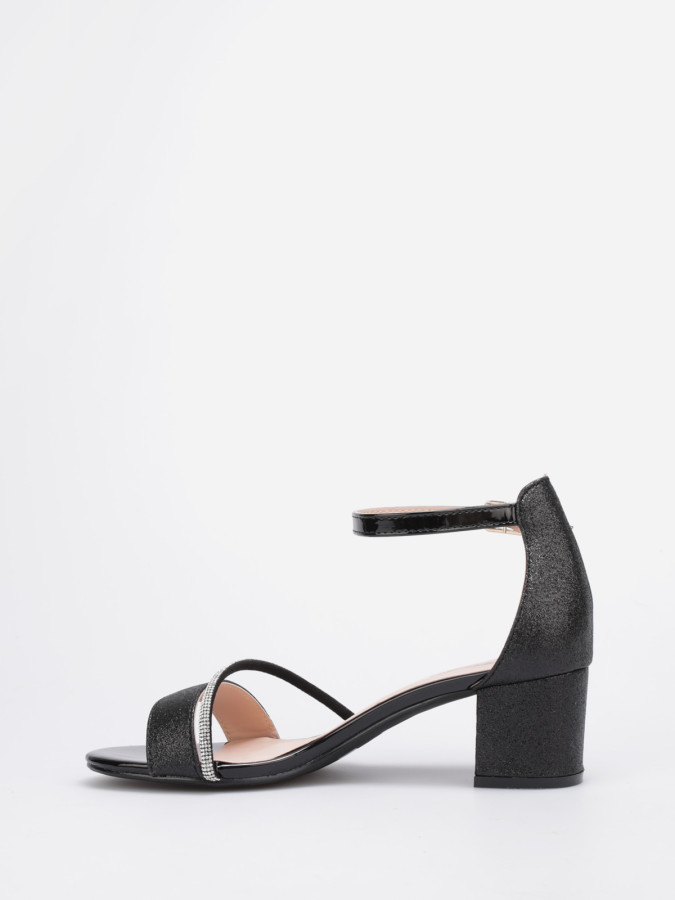 Sandales noires à paillettes et brides à strass