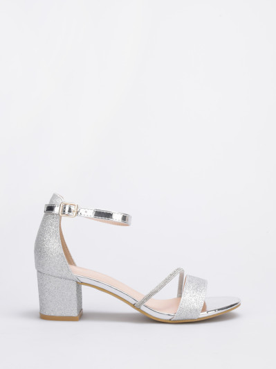 Sandales argentés à paillettes et brides à strass