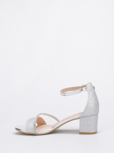 Sandales argentés à paillettes et brides à strass