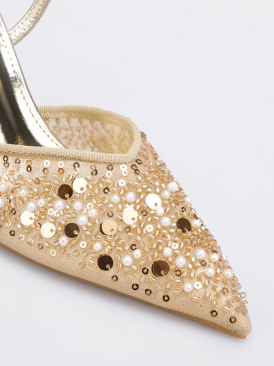 Escarpins slingback dorés ornés de perles et de strass