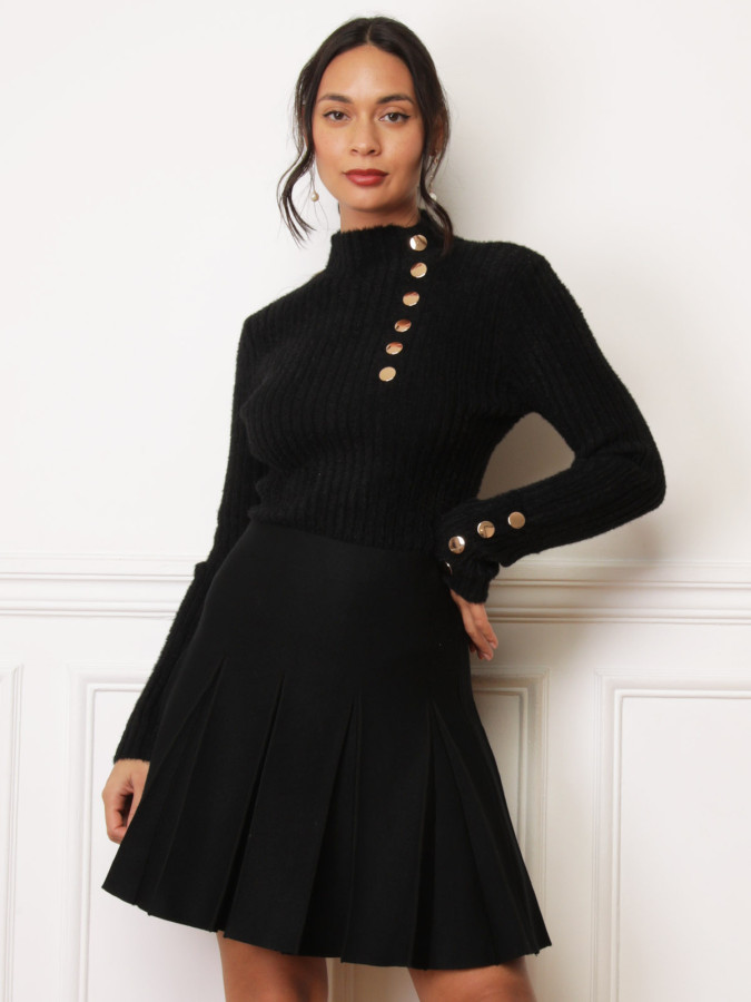 Pull duveteux noir à boutons dorés