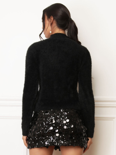 Pull noir en maille duveteuse