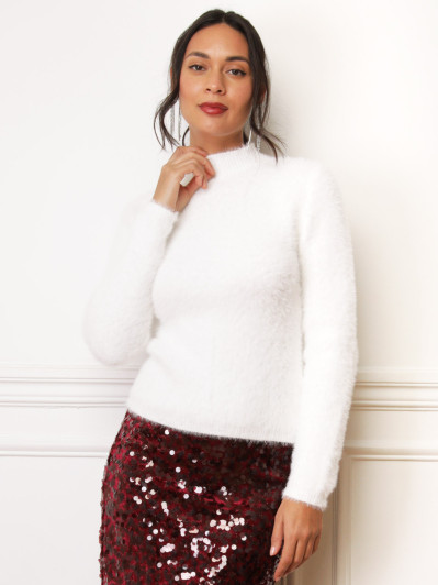 Pull blanc en maille duveteuse