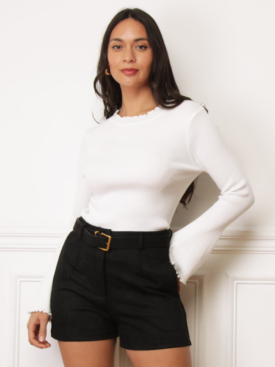 Top blanc en maille côtelée à manches évasées