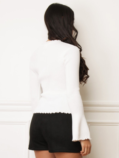 Top blanc en maille côtelée à manches évasées