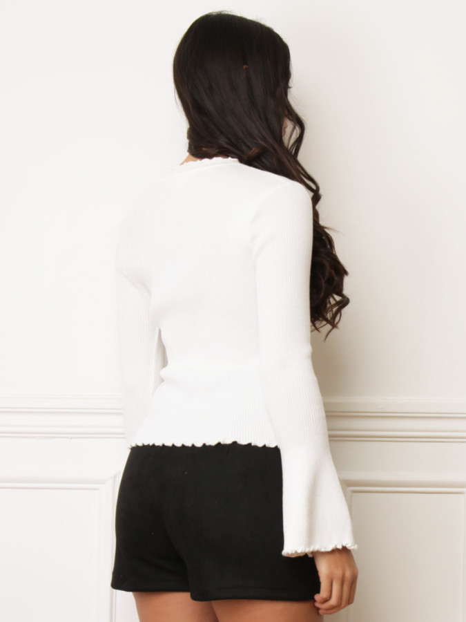 Top blanc en maille côtelée à manches évasées