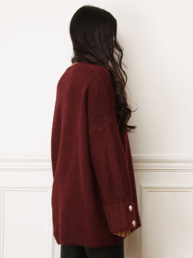 Pull long bordeaux à boutons dorés